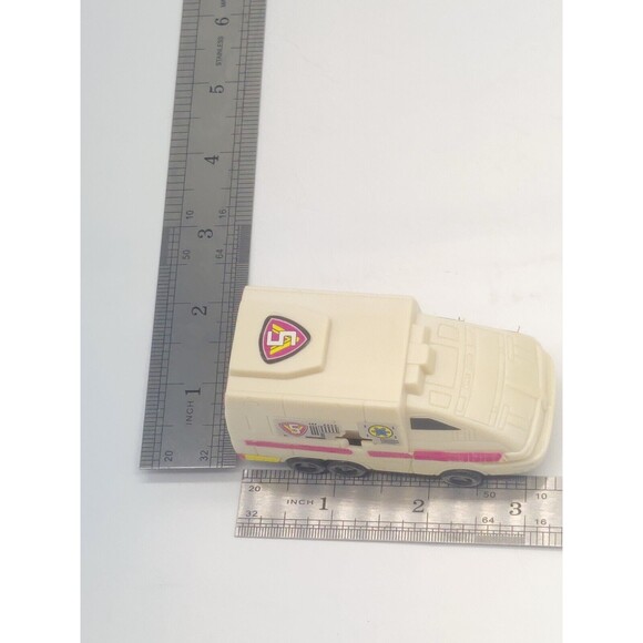 Rare Vintage 2000 McDonalds’s Saran MMPR Rescue 5 Mighty Power Ranger Ambulance - Picture 8 of 10